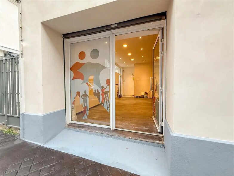 Local commercial dans Paris à louer - Photo de l’immeuble – Image 1 sur 5