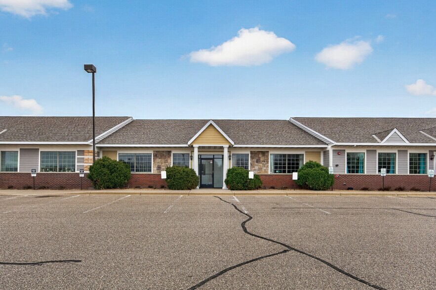 1063-1123 Weir Dr, Woodbury, MN à vendre - Photo principale – Image 1 sur 25