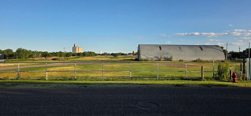 350 N Stevens Ave, Elkhart, KS à louer - Photo de l’immeuble – Image 3 sur 17