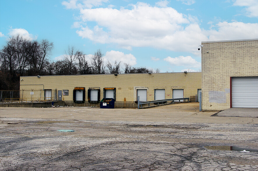 10223 Lewis And Clark Blvd, Saint Louis, MO à louer - Photo de l’immeuble – Image 3 sur 9