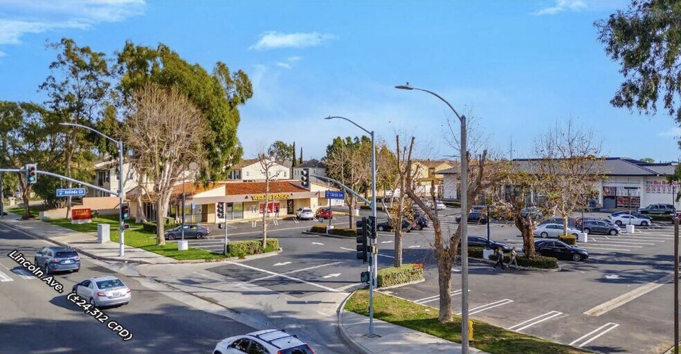 2360-2394 W Lincoln Ave, Anaheim, CA à louer - Photo de l’immeuble – Image 2 sur 4