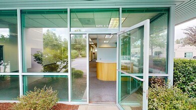 200 Hawthorne Ave SE, Salem, OR à louer Photo de l’immeuble– Image 2 sur 28