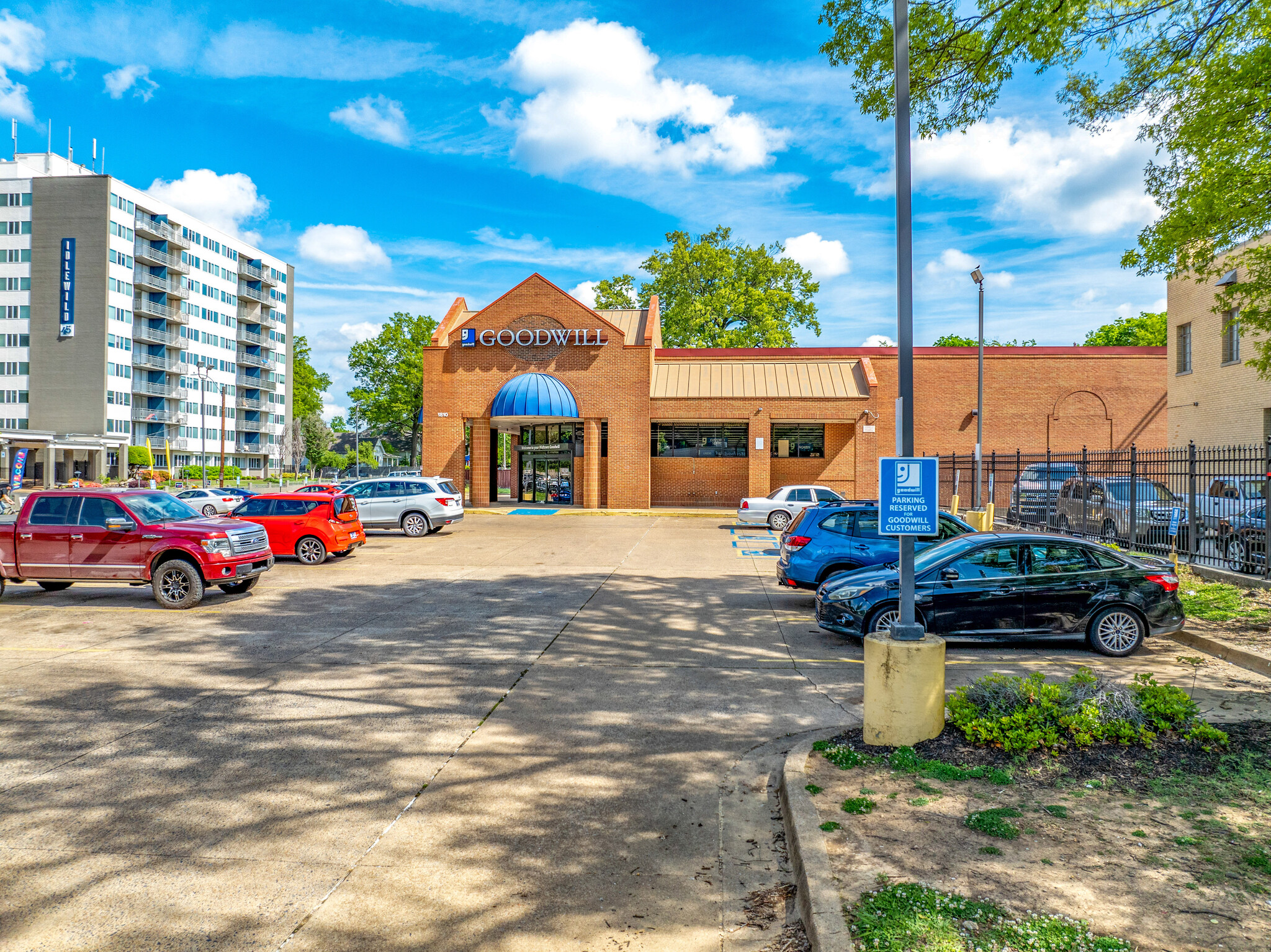 1810 Union Ave, Memphis, TN à vendre Photo de l’immeuble– Image 1 sur 6