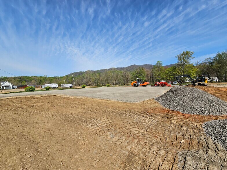 2520 US-70, Swannanoa, NC à louer - Photo de l’immeuble – Image 2 sur 4