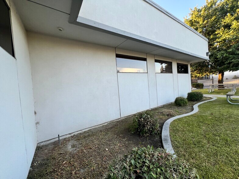 4000 San Dimas St, Bakersfield, CA à vendre - Photo de l’immeuble – Image 3 sur 14