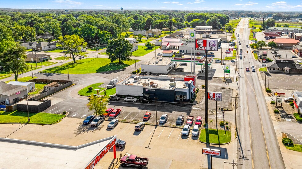 634 W Main St, Benton, IL à vendre - Photo de l’immeuble – Image 3 sur 7