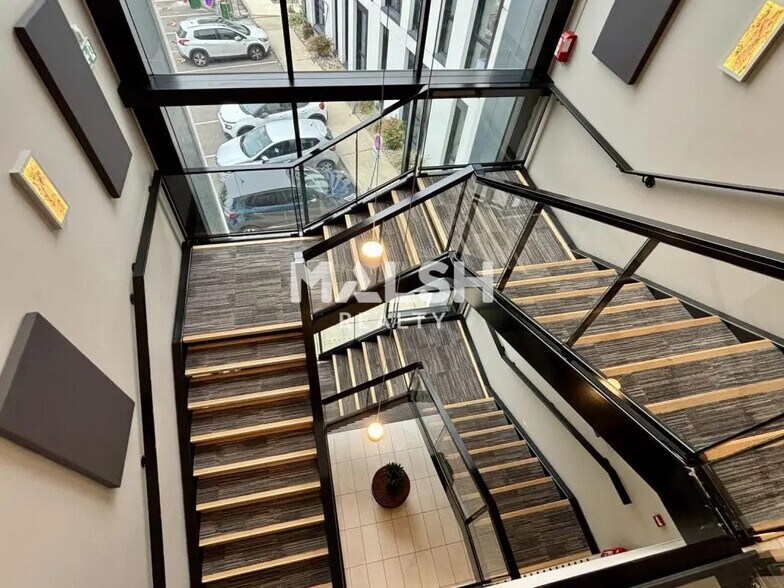 Bureau dans Lyon à vendre - Photo de l’immeuble – Image 3 sur 12