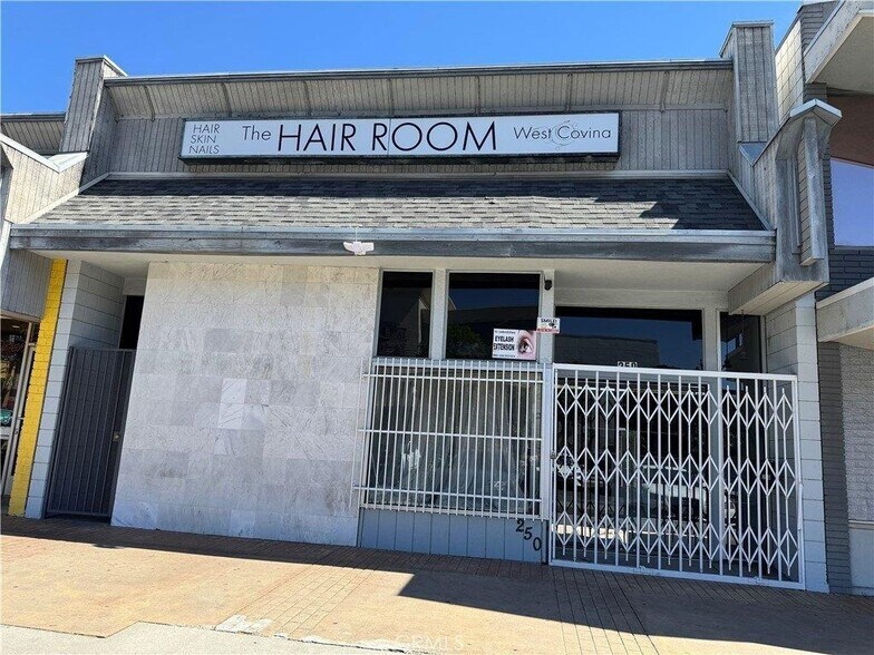 250 S Glendora Ave, West Covina, CA à vendre - Photo de l’immeuble – Image 1 sur 24