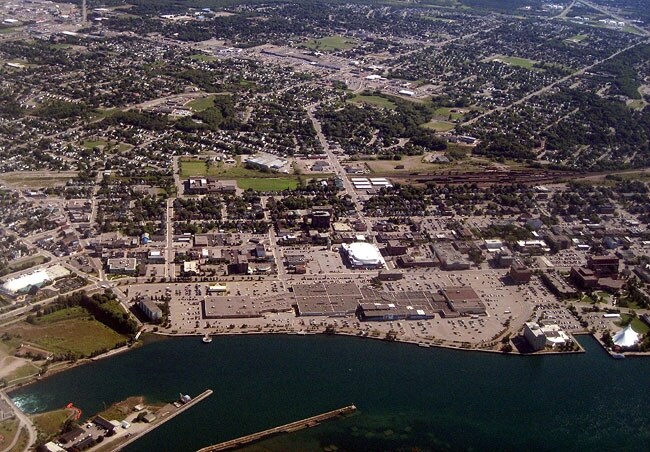 293 Bay St, Sault Ste. Marie, ON à louer Photo principale– Image 1 sur 4