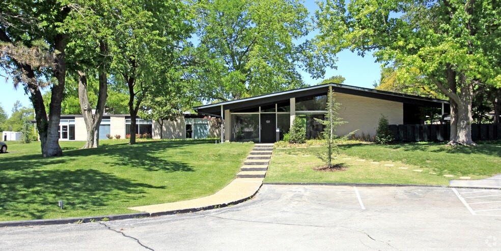 2500 McGee Dr, Norman, OK à vendre - Photo de l’immeuble – Image 2 sur 25
