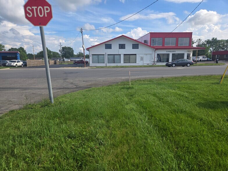 3905 Sullivant Ave, Columbus, OH à louer - Photo de l’immeuble – Image 2 sur 14