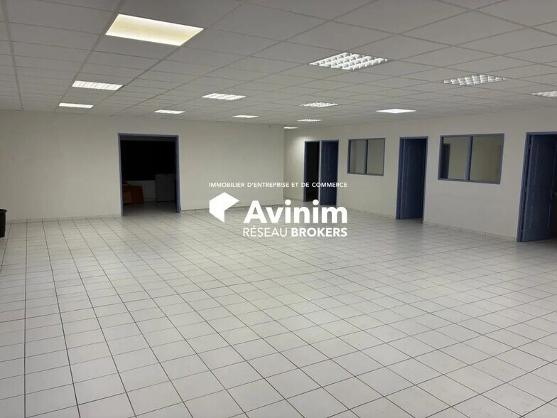 Industriel/Logistique dans Martigues à louer - Photo de l’immeuble – Image 3 sur 7