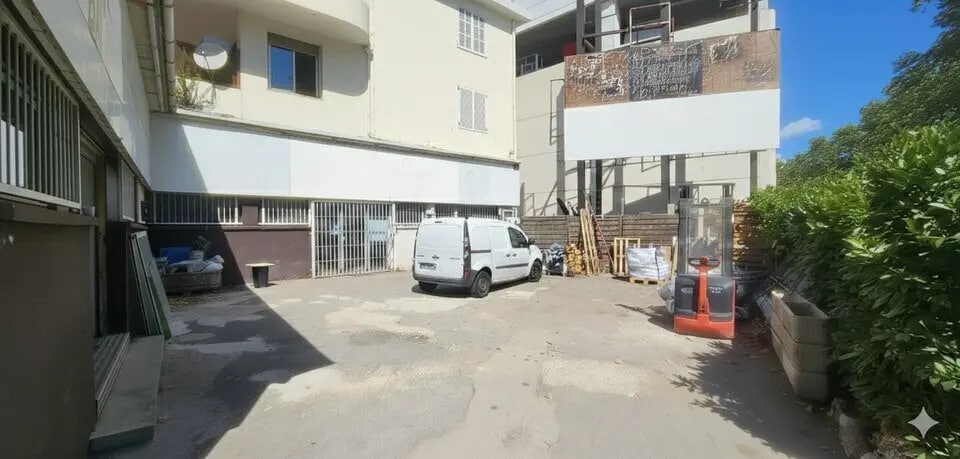 Local d’activités dans Nice à louer - Photo de l’immeuble – Image 1 sur 3