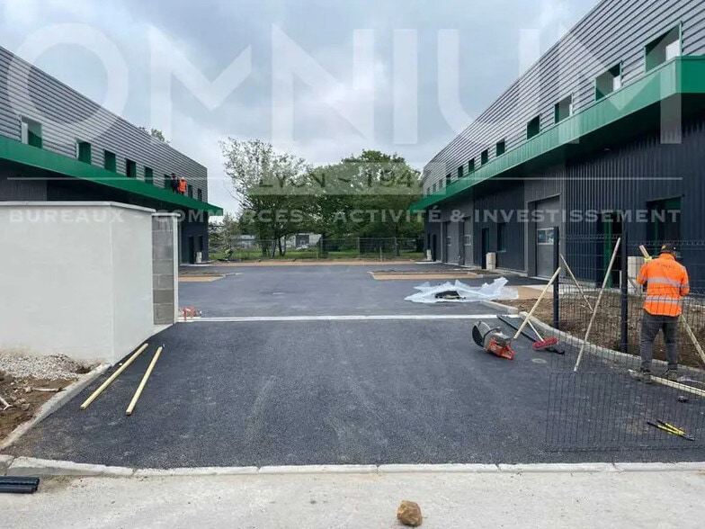 Local d’activités dans Tignieu-Jameyzieu à louer - Photo de la construction – Image 3 sur 6