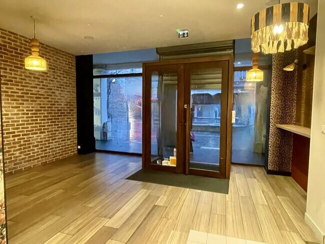 Plus de détails pour Local commercial à louer