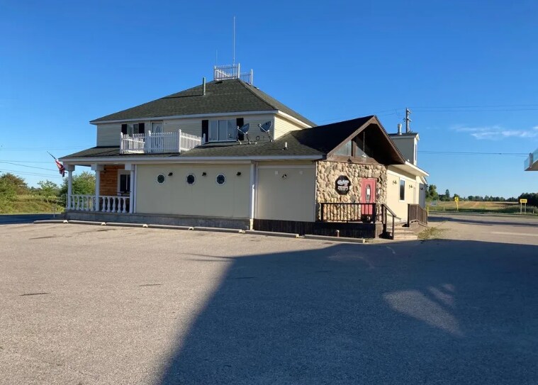 6020 Emmett Rd, Brockway, MI à vendre - Photo de l’immeuble – Image 2 sur 12