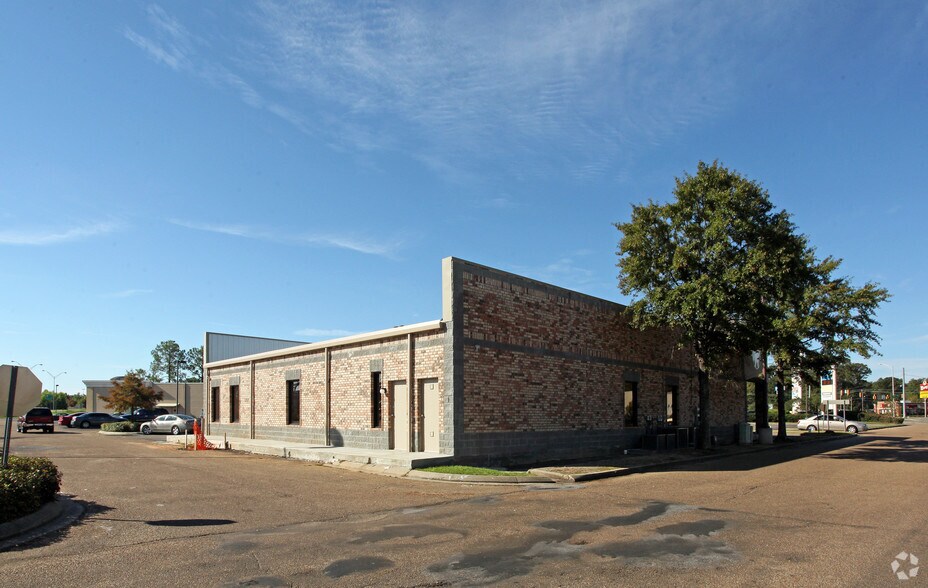 5910 US Highway 49, Hattiesburg, MS à louer - Photo de l’immeuble – Image 2 sur 2