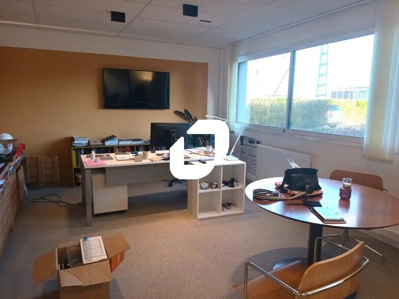 Bureau dans Wasquehal à louer - Photo de l’immeuble – Image 3 sur 7