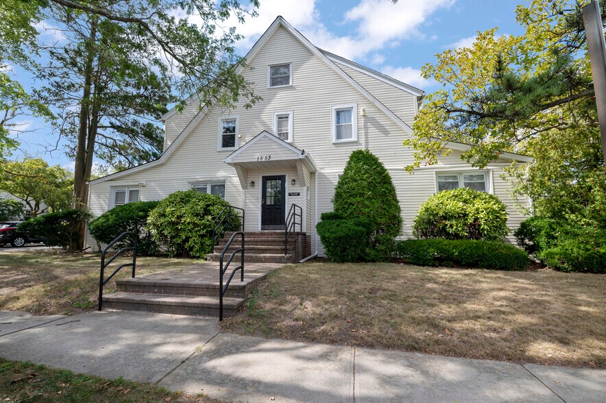 1553 Broadway, Hewlett, NY à louer - Photo de l’immeuble – Image 1 sur 9