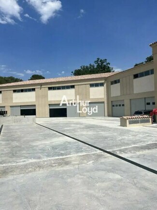 Plus de détails pour Local d'activités à louer