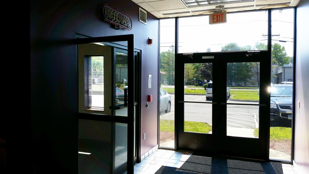 12 Corporate Dr, North Haven, CT à louer - Photo de l’immeuble – Image 3 sur 3