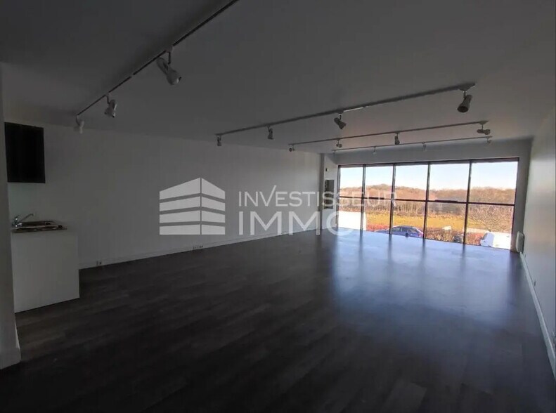 88 Avenue De L'Europe, Émerainville à louer - Photo de l’immeuble – Image 1 sur 4