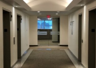 3 Robert Speck Pky, Mississauga, ON à louer Photo intérieure– Image 1 sur 5