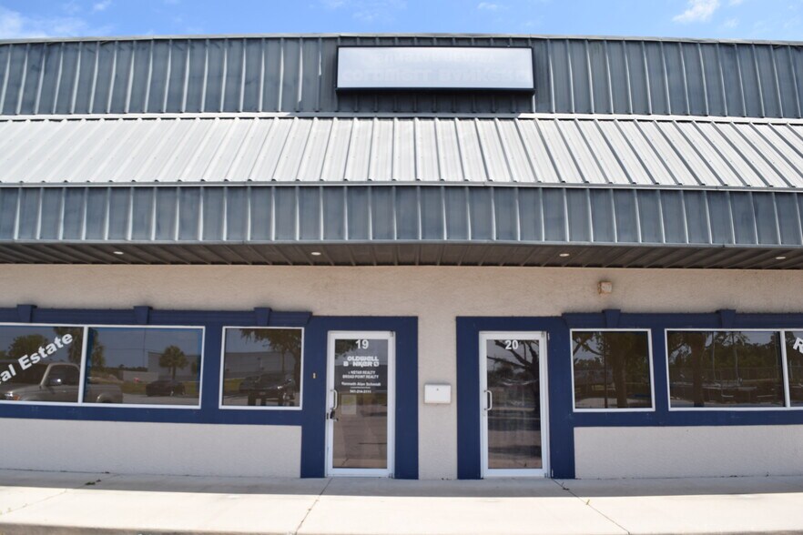 31 Chailett Rd, Rotonda West, FL à louer - Photo de l’immeuble – Image 3 sur 7