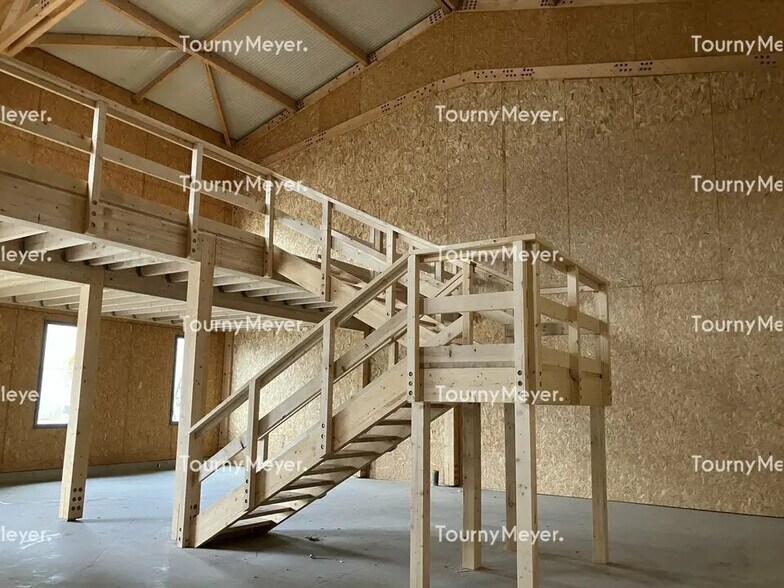 Local d’activités dans Le Haillan à louer - Photo de l’immeuble – Image 2 sur 5