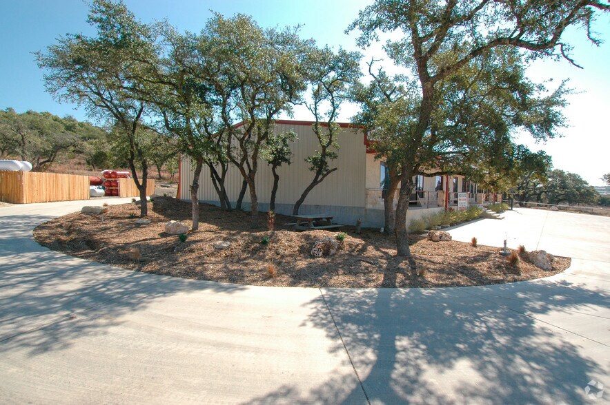 18382 FM 306, Canyon Lake, TX à louer - Photo de l’immeuble – Image 2 sur 19