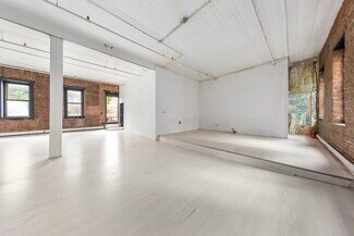 Plus de détails pour 148 India St, Brooklyn, NY - Local d'activités à louer