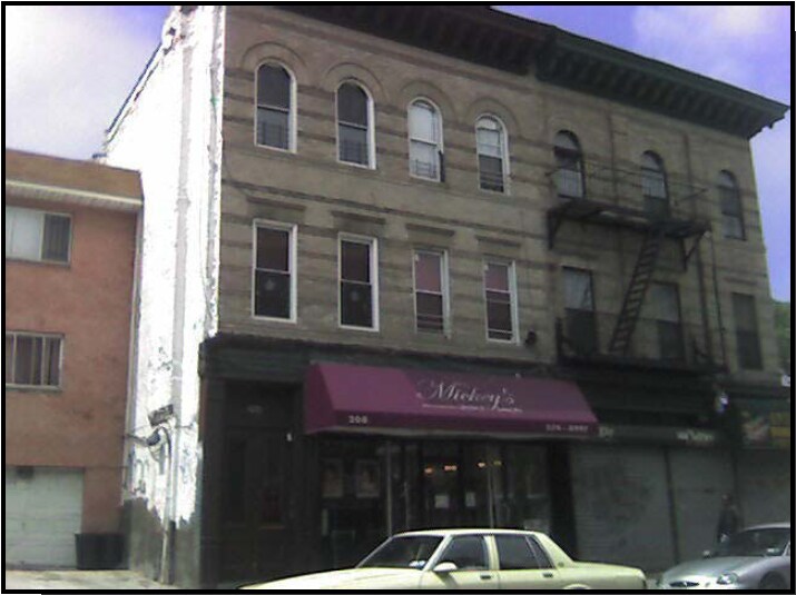 208 Malcolm X Blvd, Brooklyn, NY à vendre - Photo de l’immeuble – Image 2 sur 3