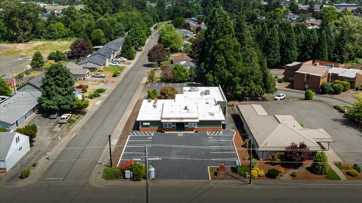 950-960 Uglow Ave SE, Dallas, OR à vendre Photo de l’immeuble– Image 1 sur 44