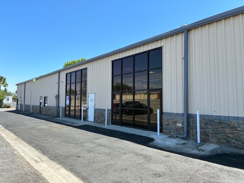 4801 District Blvd, Bakersfield, CA à louer - Photo de l’immeuble – Image 2 sur 9