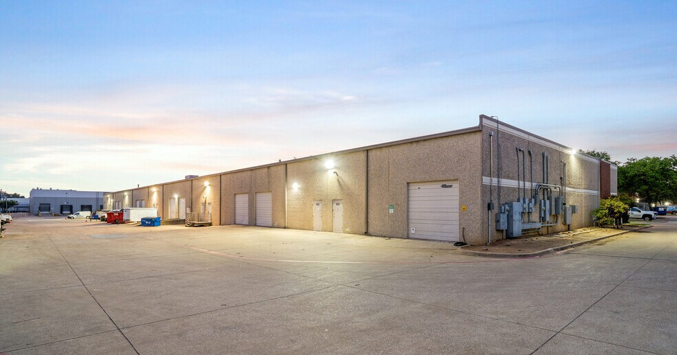 2307 Springlake Rd, Farmers Branch, TX à louer - Photo de l’immeuble – Image 3 sur 24