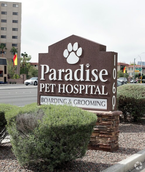 1060 E Flamingo Rd, Las Vegas, NV à louer - Photo de l’immeuble – Image 3 sur 13