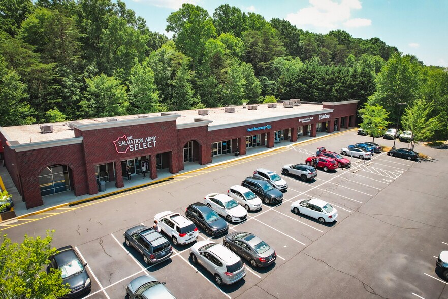 3610 N Elm St, Greensboro, NC à louer - Photo de l’immeuble – Image 3 sur 6
