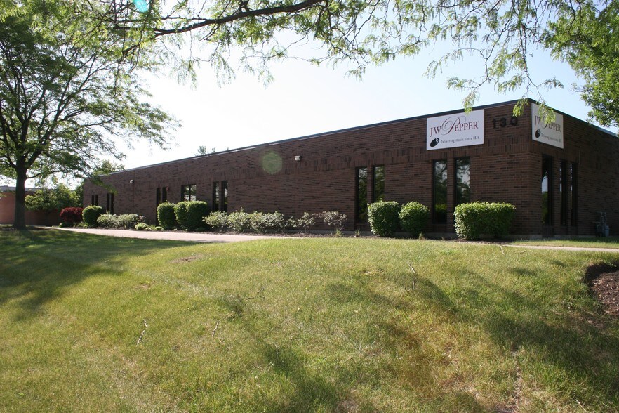 130 E St. Charles Rd, Carol Stream, IL à louer - Photo principale – Image 1 sur 7