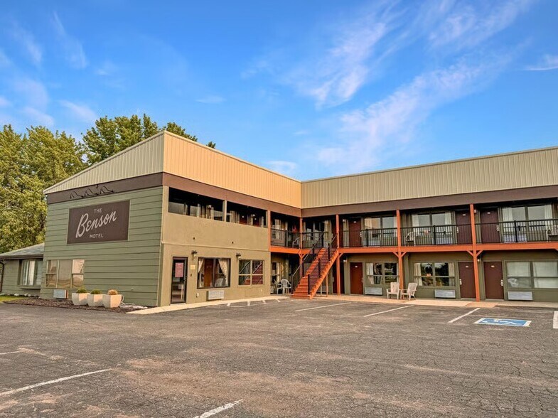 600 22nd St, Benson, MN à vendre - Photo de l’immeuble – Image 1 sur 40