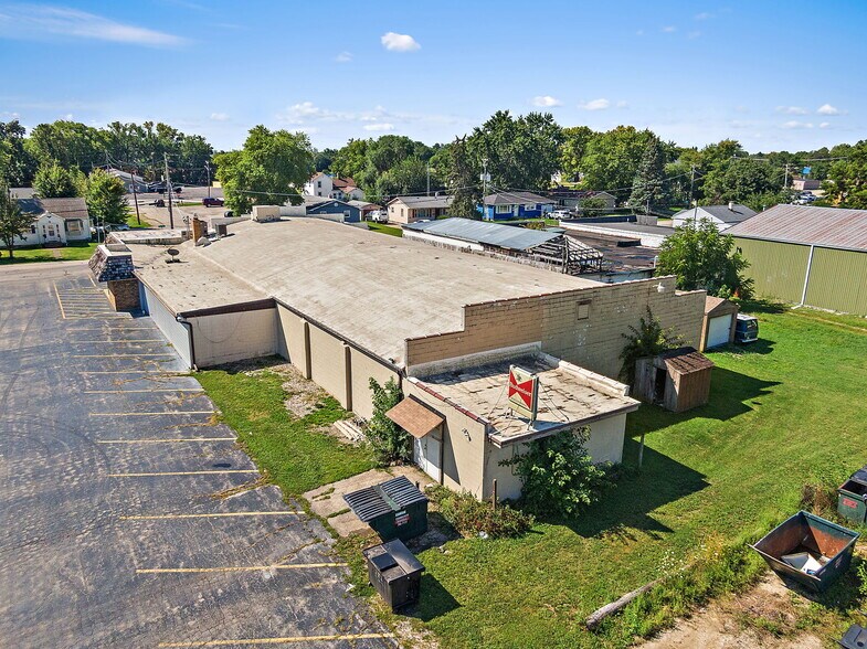 927 E Railroad St, Sandwich, IL à vendre - Photo de l’immeuble – Image 2 sur 47