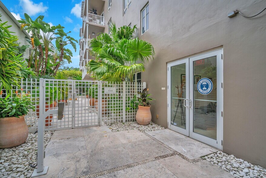 3225 Franklin Ave, Miami, FL à louer - Photo de l’immeuble – Image 2 sur 31