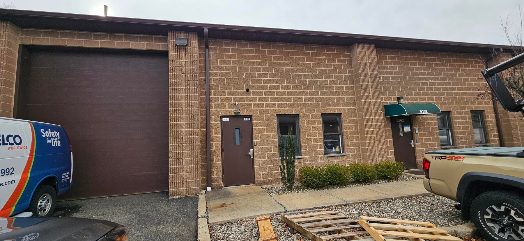 415 Spook Rock Rd, Suffern, NY 10901 - Lot B102 - - Photo intérieure - Image 1 of 17