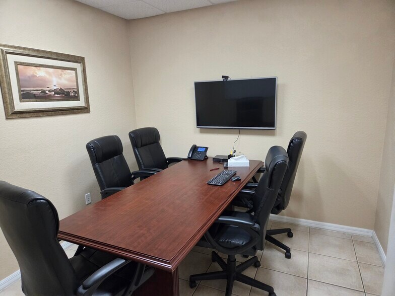 1104 SE 46th Ln, Cape Coral, FL à louer - Photo de l’immeuble – Image 2 sur 16