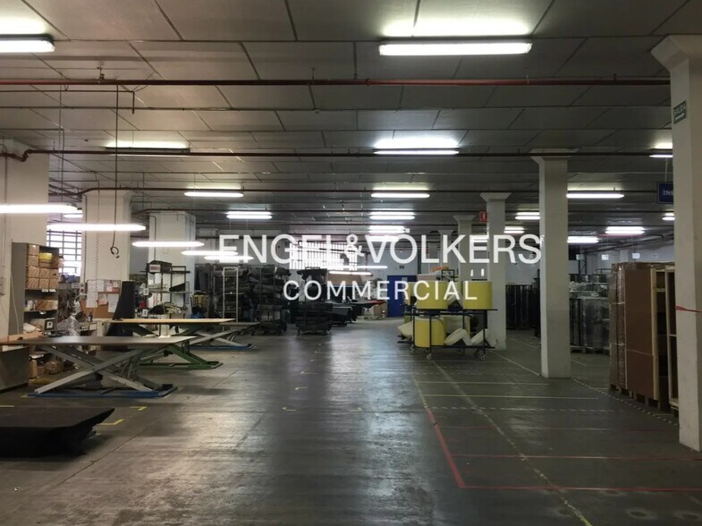 Industriel/Logistique dans Cerdanyola del Vallès, Barcelona à vendre - Photo de l’immeuble – Image 2 sur 5