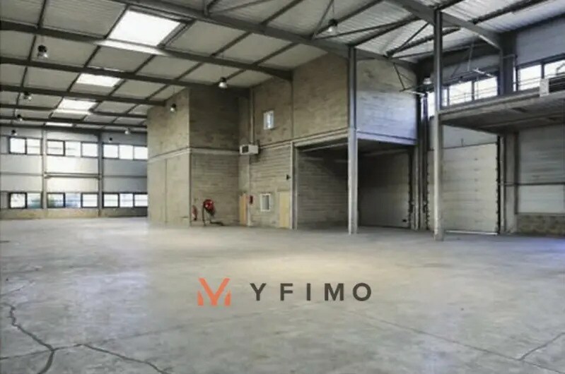 Local d’activités dans Élancourt à louer - Photo de l’immeuble – Image 2 sur 2