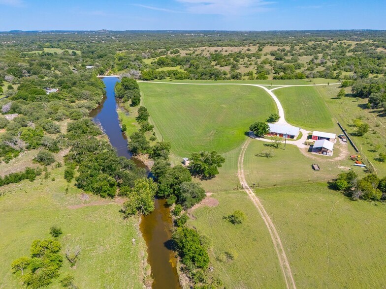 County Road 219, Briggs, TX à vendre - Photo de l’immeuble – Image 2 sur 10