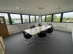 Honeycrock Ln, Redhill à louer Photo intérieure– Image 2 sur 2