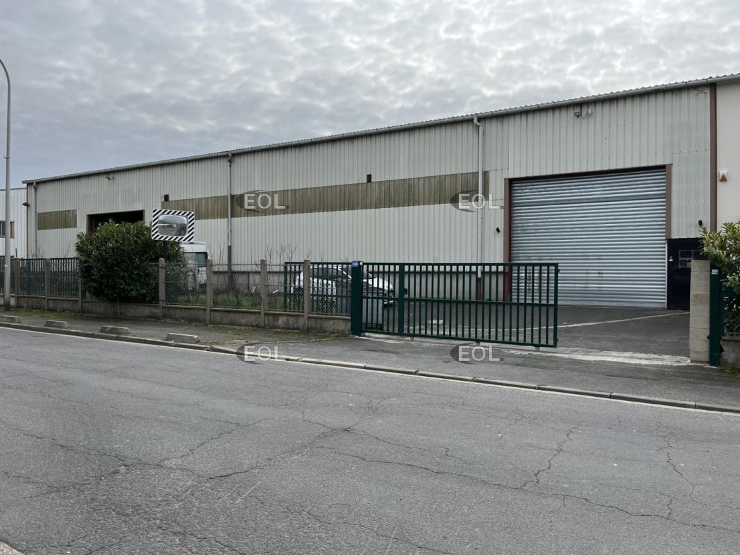 Local d'activités dans Argenteuil à vendre Photo de l’immeuble– Image 1 sur 12