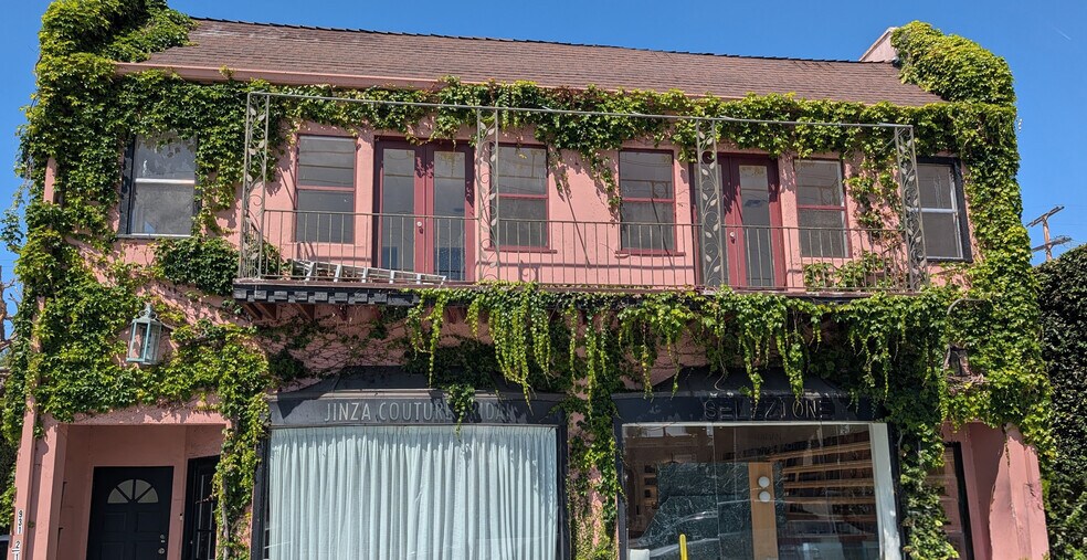 931 N La Cienega Blvd, Los Angeles, CA à louer - Photo de l’immeuble – Image 1 sur 9