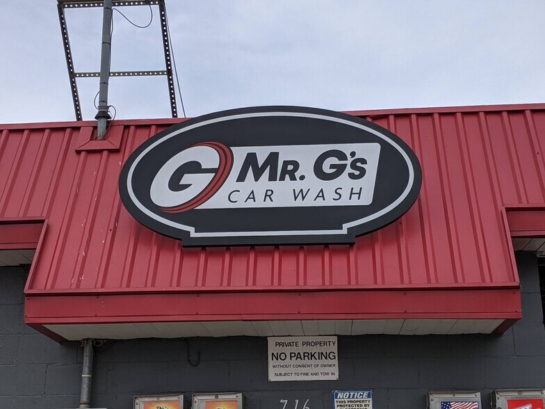 Car wash and storage units portefeuille de 2 biens à vendre sur LoopNet.fr - Photo de l’immeuble – Image 1 sur 14